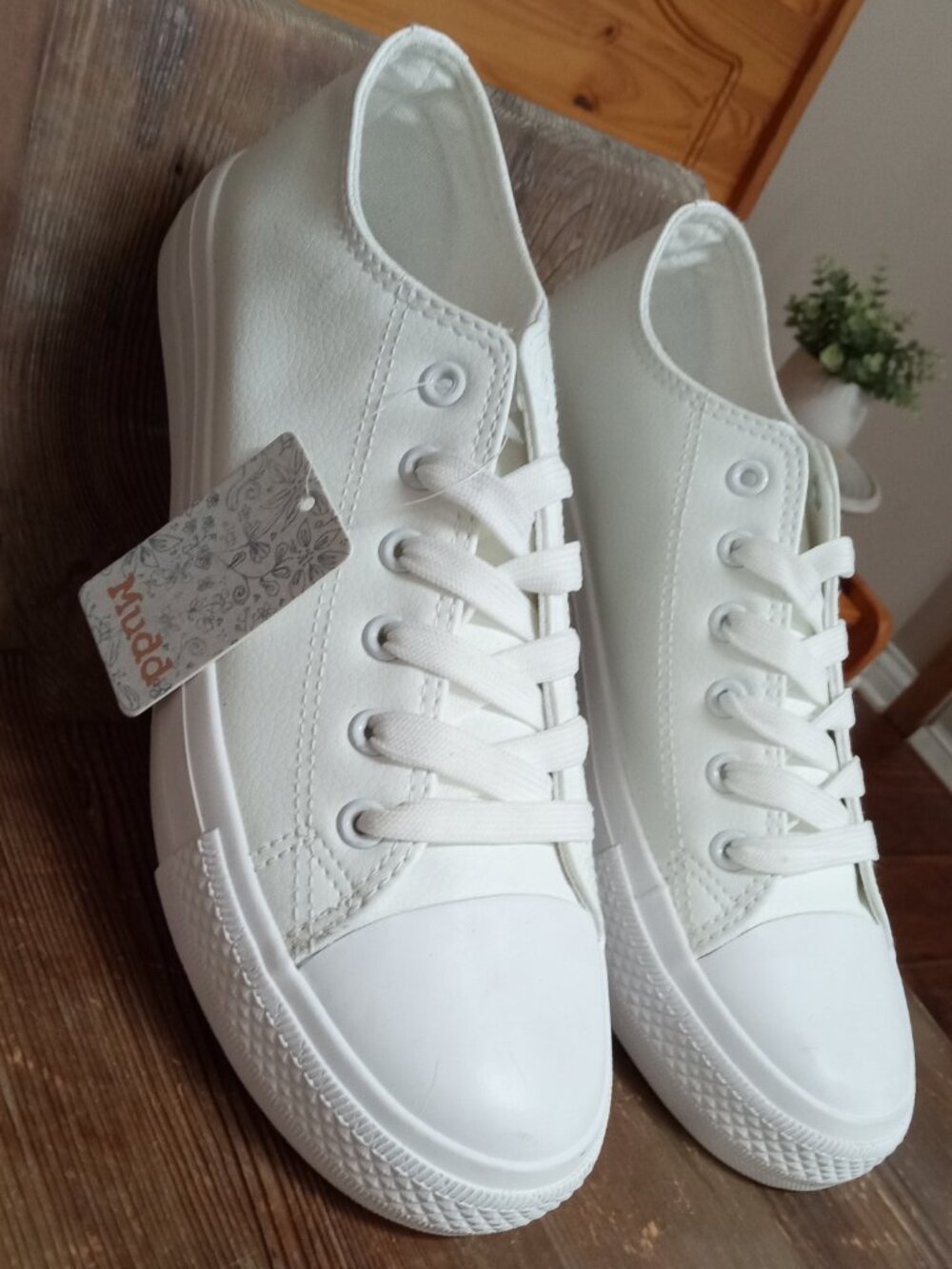 Mudd Beyley Women's Size 8.5 Fashion Sneakers NEW!